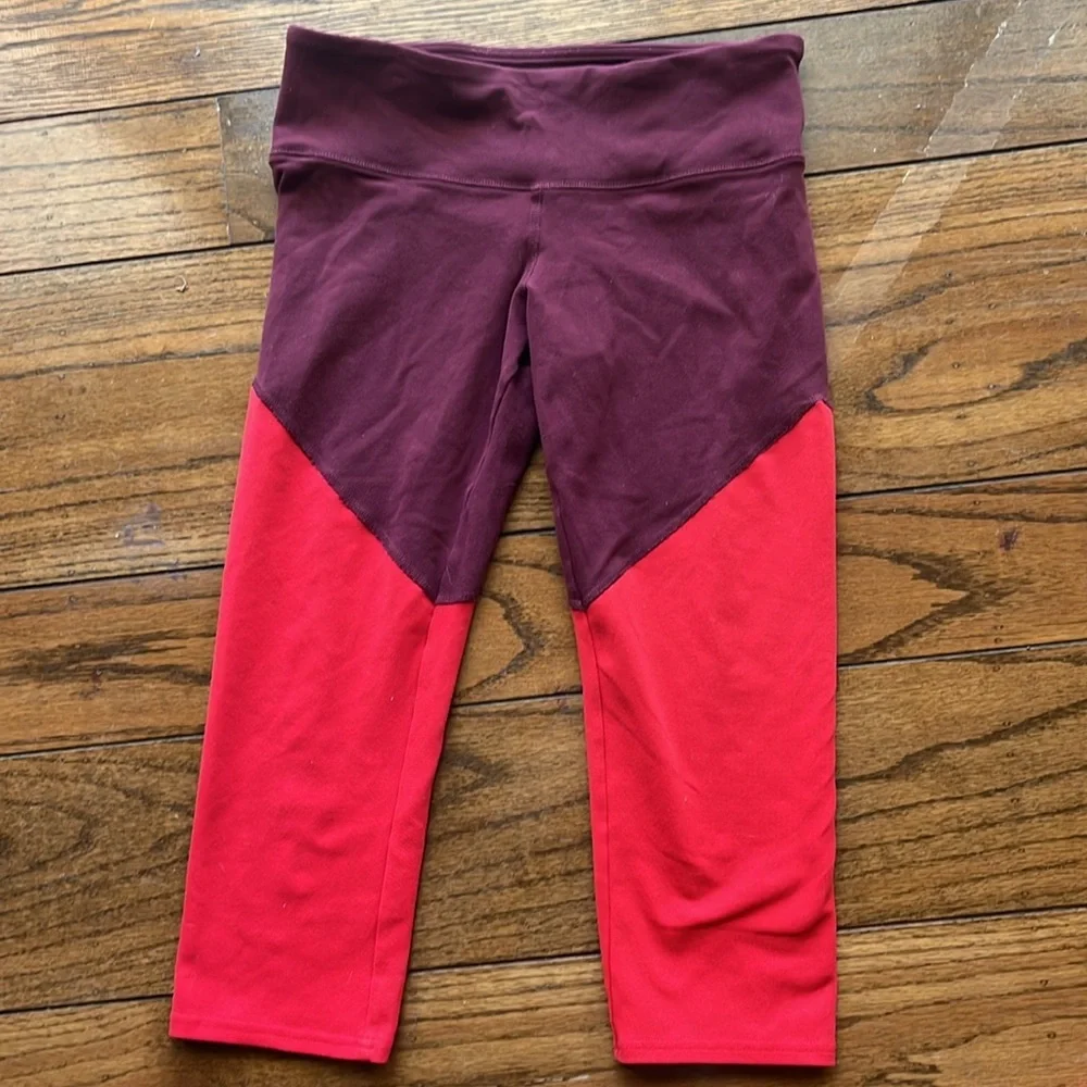 Alo Mid Rise Two Toned Crop Leggings Burgundy Red Size S